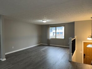 1177 Hilton Dr in Reynoldsburg, OH - Building Photo - Building Photo