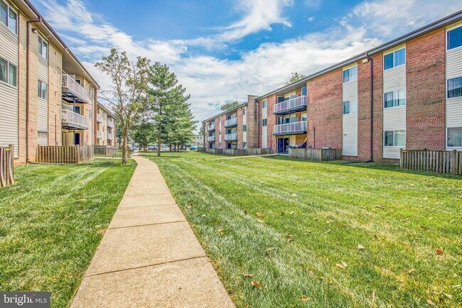 5215 Morris Ave, Unit 203 in Camp Springs, MD - Building Photo - Building Photo