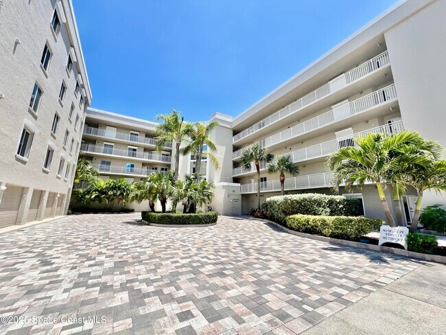 425 Buchanan Ave in Cape Canaveral, FL - Building Photo - Building Photo