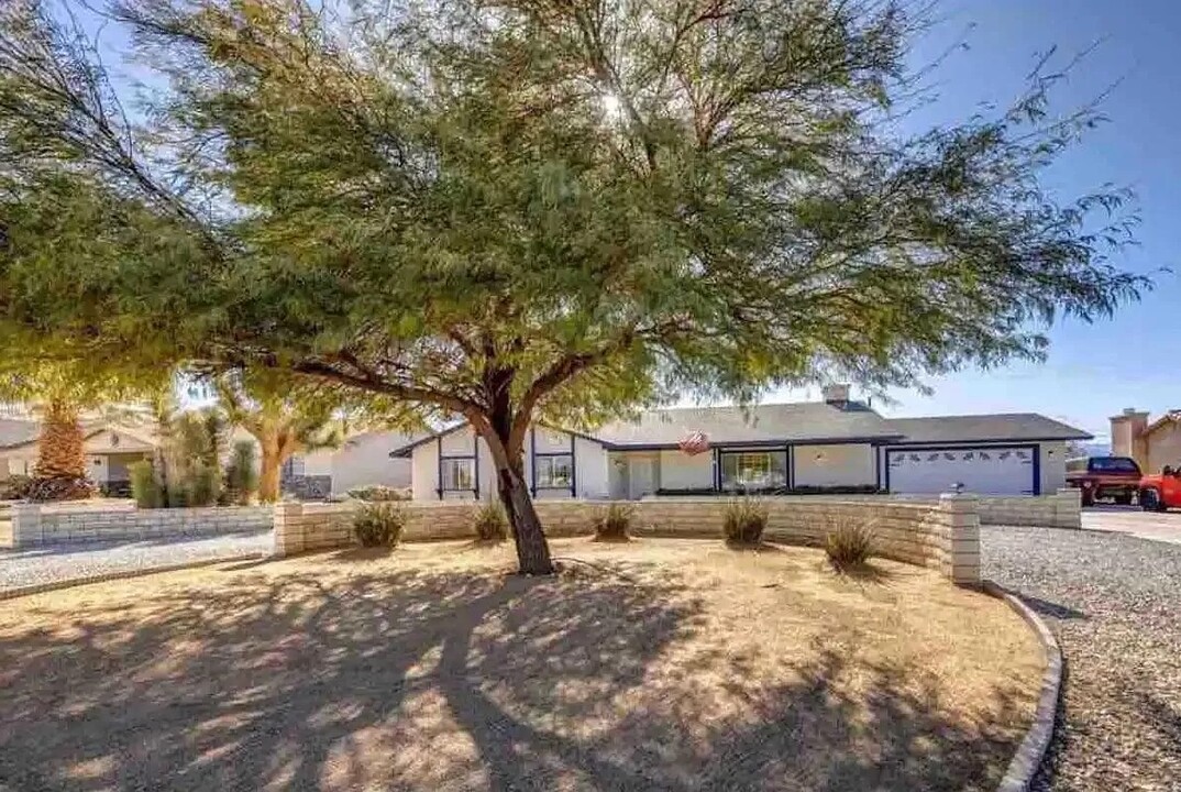 8628 San Vicente Dr in Yucca Valley, CA - Building Photo