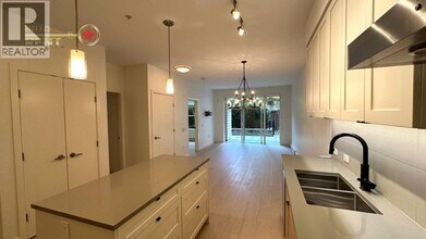 3205 Mountain Hwy in North Vancouver, BC - Building Photo - Building Photo
