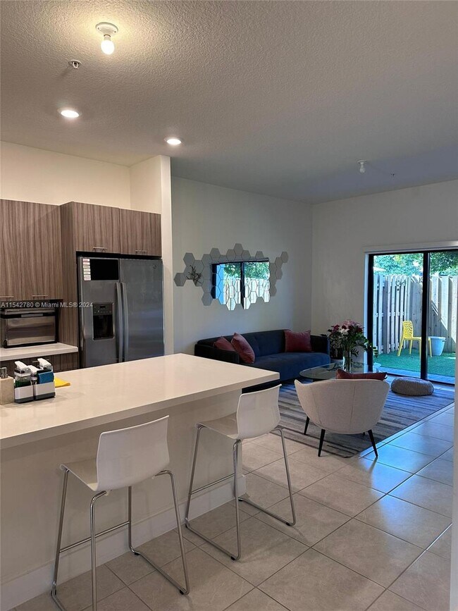 8005 NW 104th Ave-Unit -2 in Doral, FL - Building Photo - Building Photo