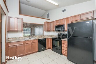 104 Hazel Blvd in Sanford, FL - Foto de edificio - Building Photo