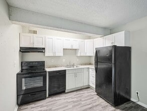 Village Walk Apartments in Greensboro, NC - Building Photo - Building Photo