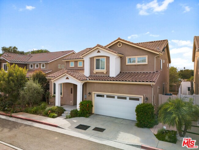7733 N Stagg Ln in Los Angeles, CA - Building Photo - Building Photo