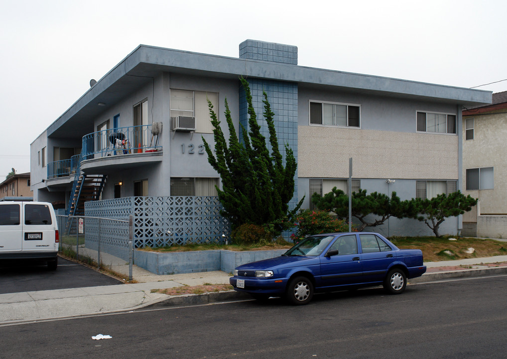 12214 Manor Dr in Hawthorne, CA - Building Photo