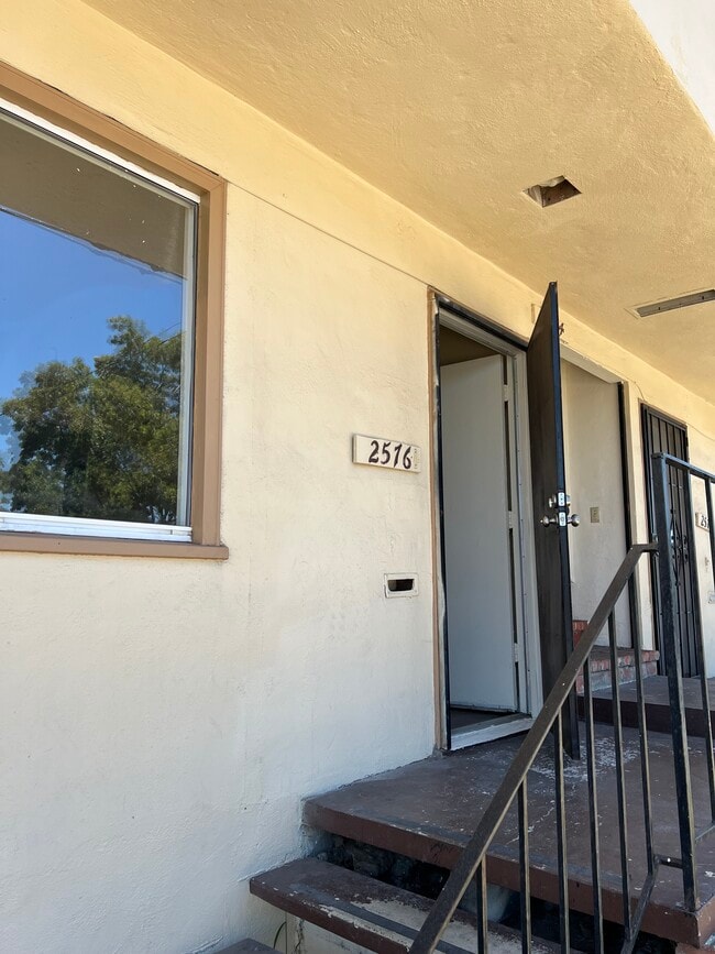 2576 35th Ave, Unit 2576 in Oakland, CA - Building Photo - Building Photo