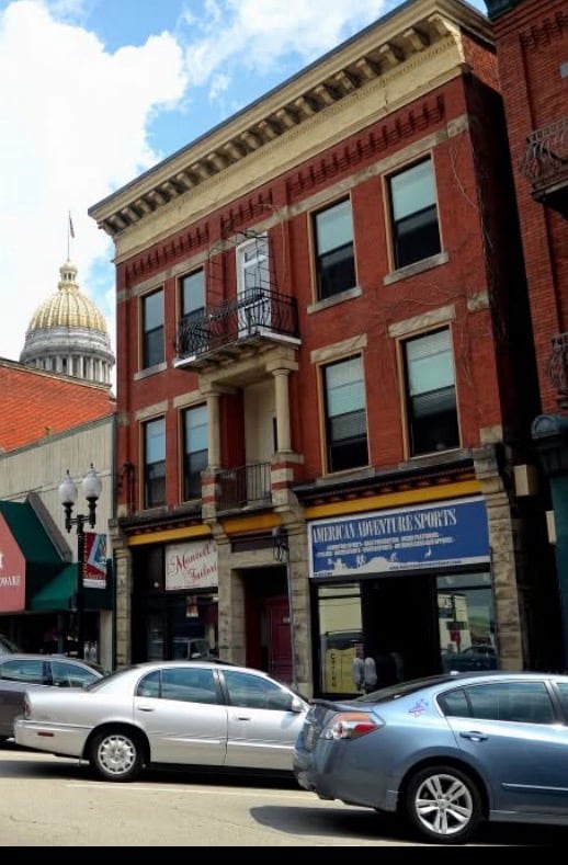 121 S Pennsylvania Ave in Greensburg, PA - Building Photo - Building Photo