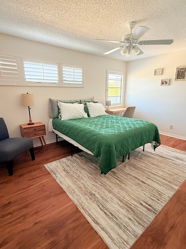 387 Knox McRae Dr in Titusville, FL - Foto de edificio - Building Photo