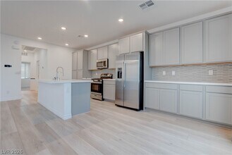 3302 Viola Hls Ave in Henderson, NV - Building Photo - Building Photo