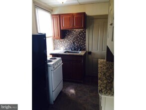 101 E Broad St-Unit -UNIT 7 in Quakertown, PA - Foto de edificio - Building Photo