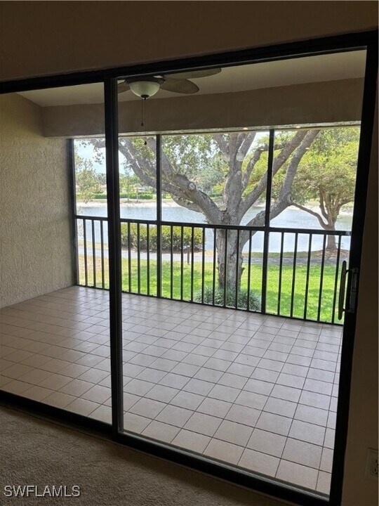 503 Lake Louise Cir in Naples, FL - Building Photo