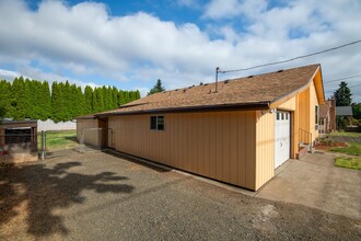 30 N Main St in Lebanon, OR - Building Photo - Building Photo