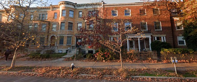 1728 Beacon St, Unit B in Brookline, MA - Building Photo - Building Photo