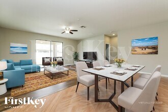 8741 Hinsdale Heights Dr in Polk City, FL - Foto de edificio - Building Photo