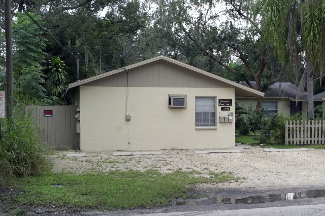 11740 N 17th St in Tampa, FL - Building Photo