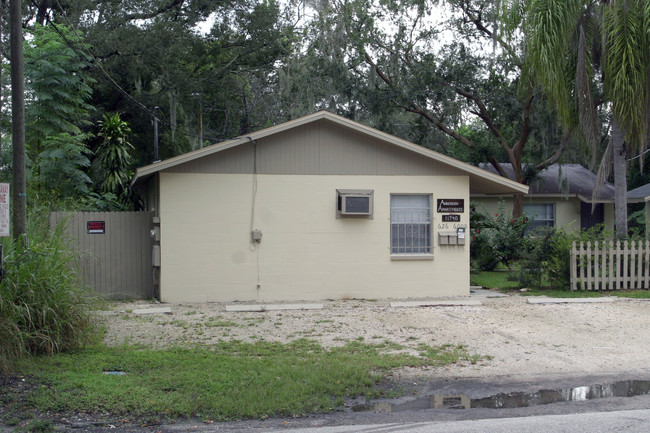 11740 N 17th St in Tampa, FL - Foto de edificio - Building Photo