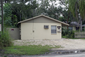 11740 N 17th St in Tampa, FL - Building Photo - Building Photo