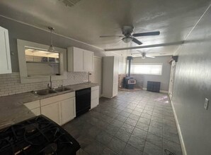 603 E K Ave in Visalia, CA - Building Photo - Building Photo