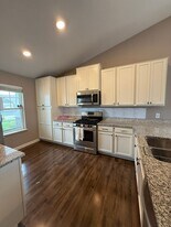 8530 Titanium Cir in Woodbury, MN - Building Photo