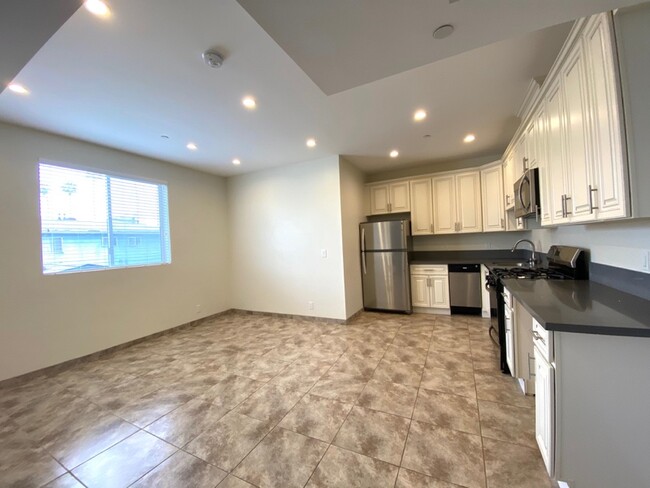 953 Normandie Ave in Los Angeles, CA - Building Photo - Building Photo