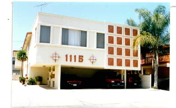 1115 S Holt Ave in Los Angeles, CA - Foto de edificio - Building Photo