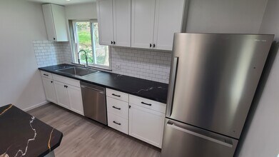 13716 Kelly Rd NE in Duvall, WA - Foto de edificio - Building Photo