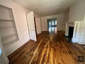 4BR 2BA Historic Limestone Floor Through G in Brooklyn, NY - Foto de edificio - Building Photo