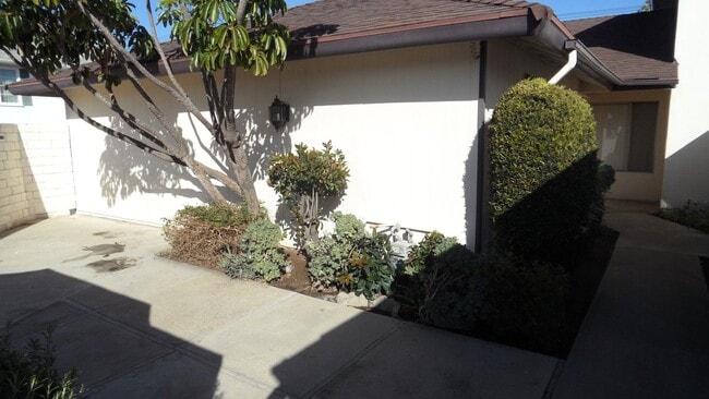 1189 N Shattuck St in Orange, CA - Building Photo - Building Photo