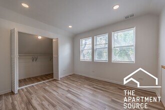 3140 N Kimball Ave, Unit 2 in Chicago, IL - Building Photo - Building Photo