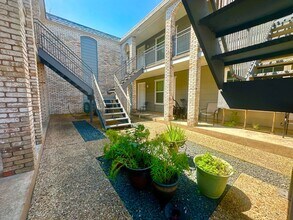 2205 Muroc St in Austin, TX - Building Photo - Building Photo