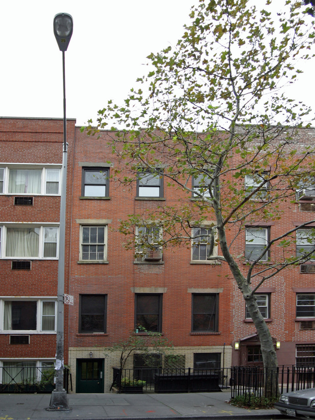 308 W 22nd St in New York, NY - Building Photo - Building Photo