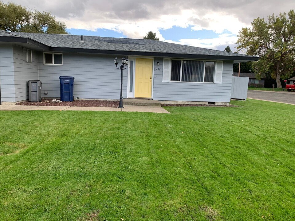 108-110 E 18th Ave in Ellensburg, WA - Building Photo