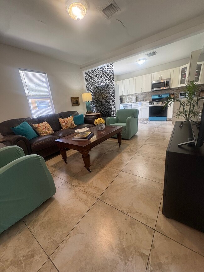 779 NW 97th St, Unit 1 in Miami, FL - Building Photo - Building Photo