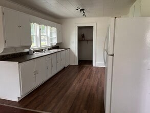 1095 W Main St in Forest City, NC - Foto de edificio - Building Photo