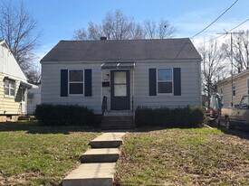 2408 W Wiswall St in Peoria, IL - Building Photo