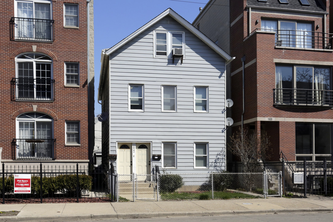 1922 W Belmont Ave in Chicago, IL - Building Photo