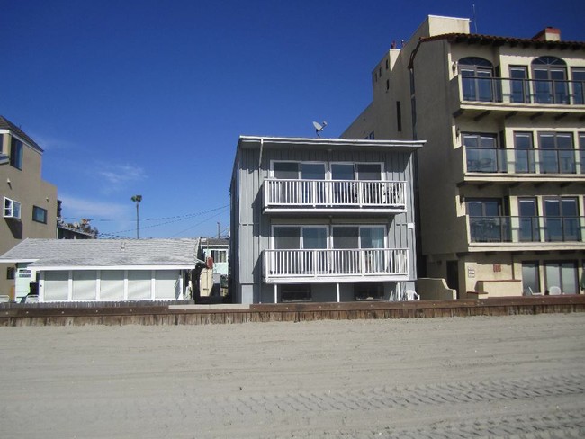 6213 E Seaside Walk in Long Beach, CA - Foto de edificio - Building Photo