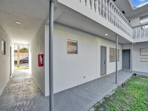 5112 Hollywood Blvd in Hollywood, FL - Building Photo - Building Photo