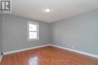 204 John St in Brampton, ON - Building Photo - Building Photo