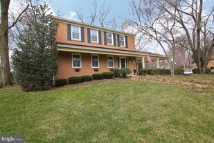 5120 Sideburn Rd in Fairfax, VA - Building Photo