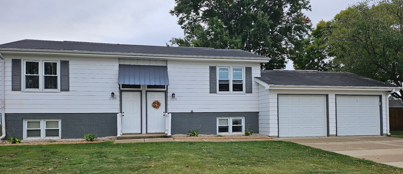 1908 Refset Dr in Janesville, WI - Building Photo