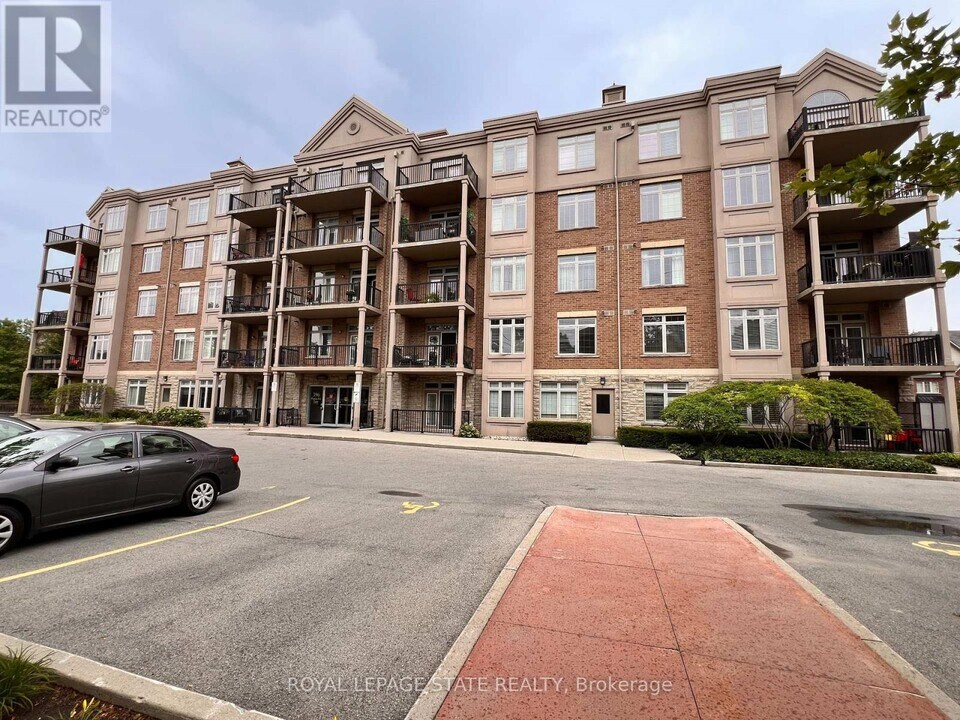 396 Plains Rd E in Burlington, ON - Building Photo