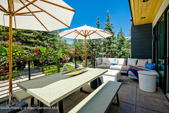 464 Fairway Dr in Snowmass Village, CO - Foto de edificio - Building Photo