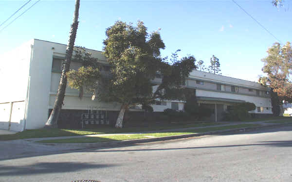 451-485 N Bedford St in La Habra, CA - Foto de edificio