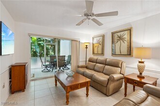 15405 Cedarwood Ln in Naples, FL - Building Photo - Building Photo