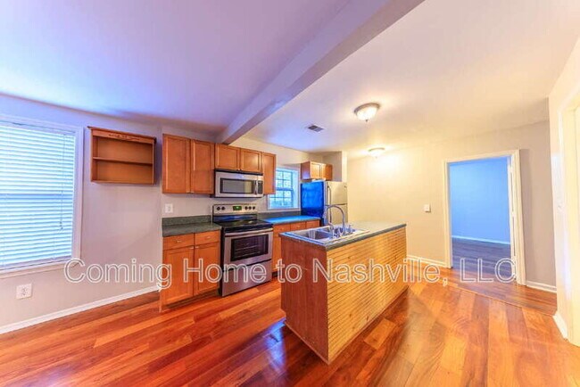 891 W Sharpe Ave in Nashville, TN - Foto de edificio - Building Photo