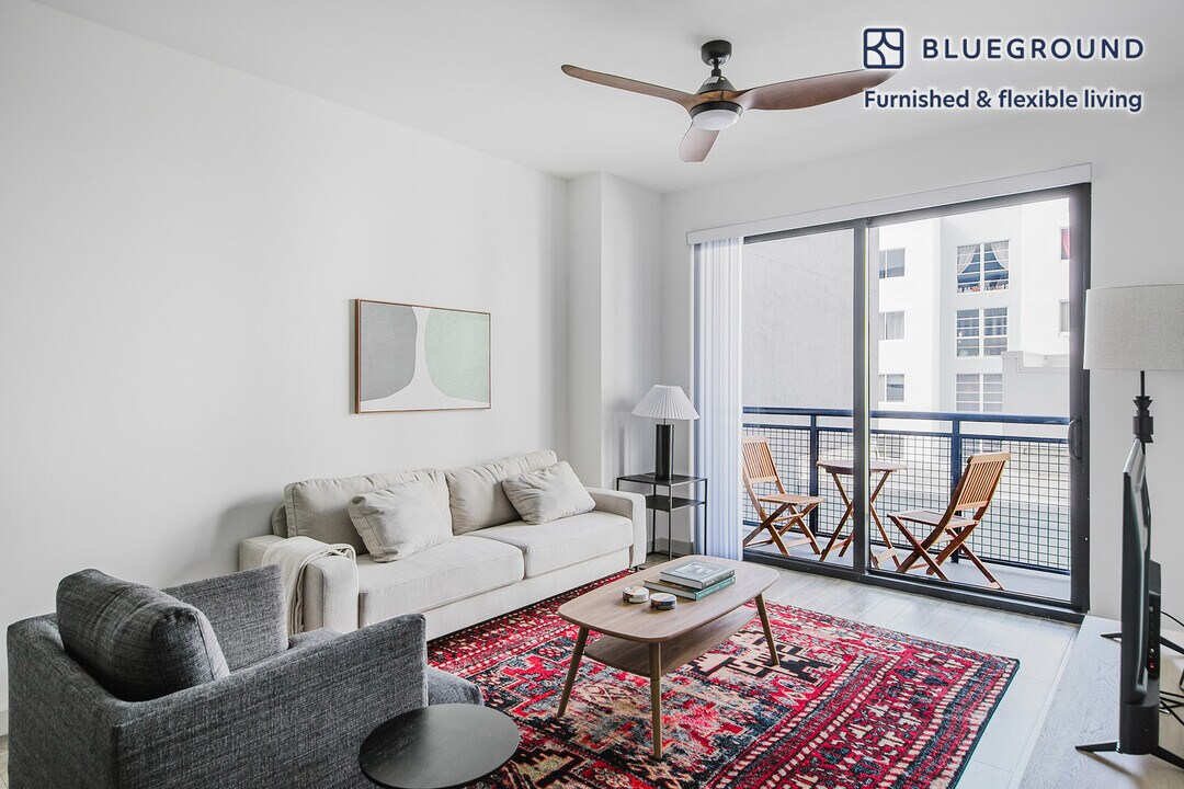 221 SW 12th St in Miami, FL - Building Photo