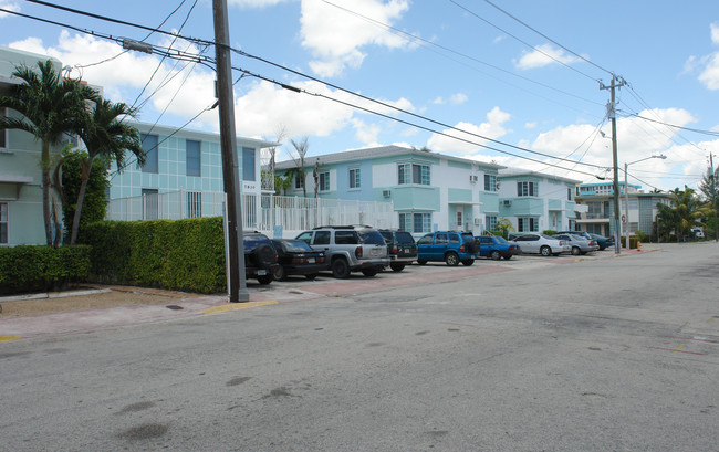 Abbott Apartments in Miami Beach, FL - Building Photo - Building Photo