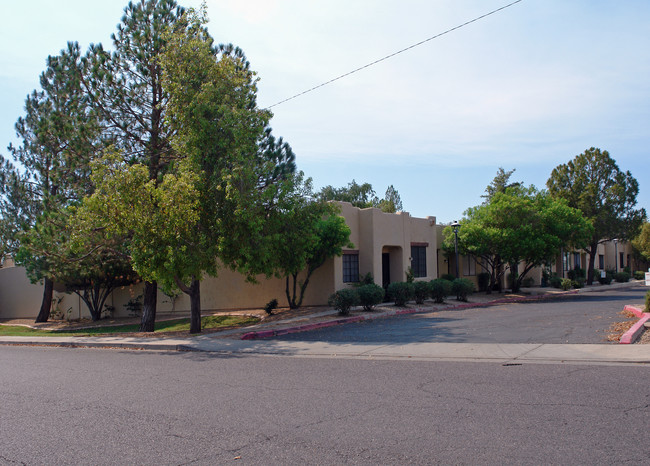 1935 W Morten Ave in Phoenix, AZ - Foto de edificio - Building Photo
